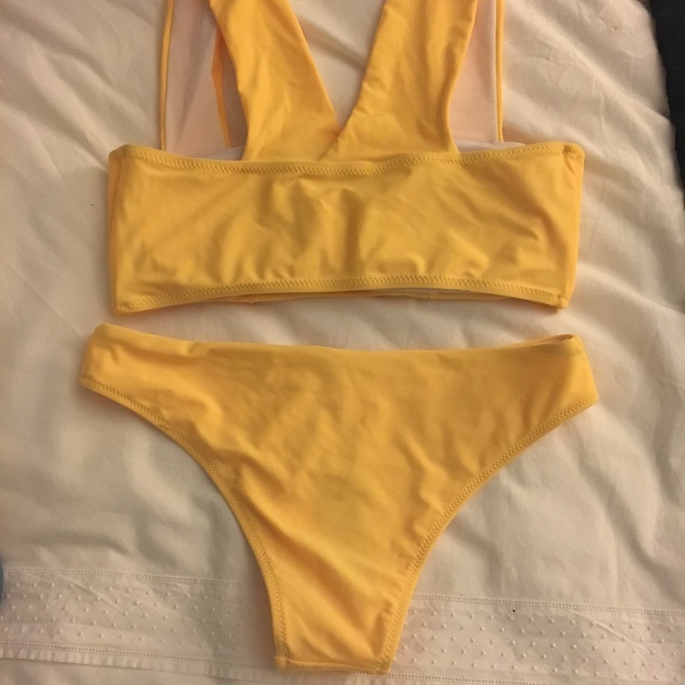 Yellow swimsuit - Picture 2 of 3